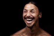 Zlatan je zpátky! V Miláně podepisuje smlouvu na půl roku a během toho si vydělá nekřesťanské peníze