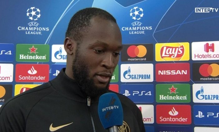 I přes skvělý výkon Lukaku v Praze trpěl, fanoušci Slavie ho zavalili sprchou rasistických urážek