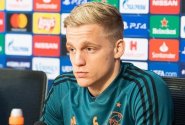 Van de Beek by měl mít nejblíže do Barcelony. Na jaké prostředky se může Ajax těšit?