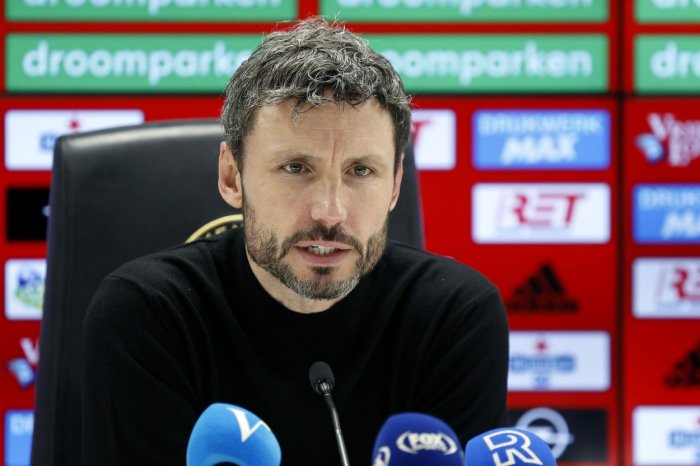 Van Bommel podle očekávání skončil. Zamíří na Ostrovy?