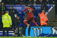 Liverpool rozebral Leicester, Wolves šokoval Citizens a Chelsea znovu padla doma