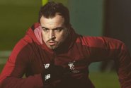 V Liverpoolu nepotřebný Shaqiri může za pár týdnů zkusit novou soutěž a zahrát si s Falcaem...