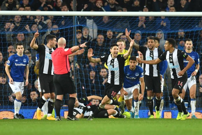 Lejeune hrdinou Strak, Chelsea se v derby protrápila k bodu