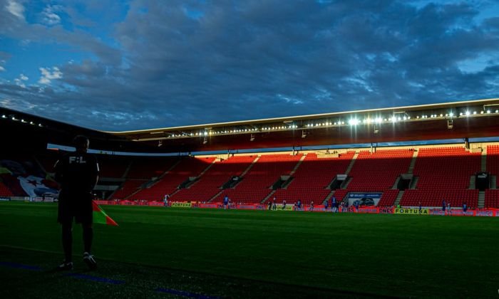 Covid-19 i v Edenu. Nastoupí Slavia příští úterý v Boleslavi? A vrátí se do hry zrušení nadstavby?