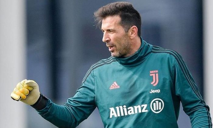 Buffon se ještě na důchod necítí. Smlouvu prodloužil do svých třiačtyřiceti