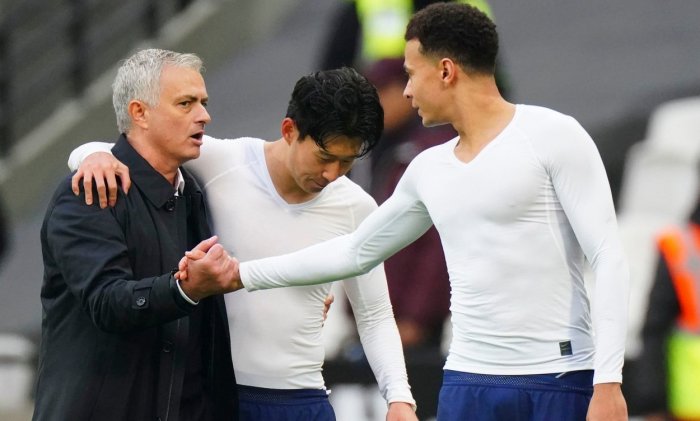 Mourinho má před sebou nelehký úkol. Stavební pilíře týmu mu prchají a finance na posily velké nebudou