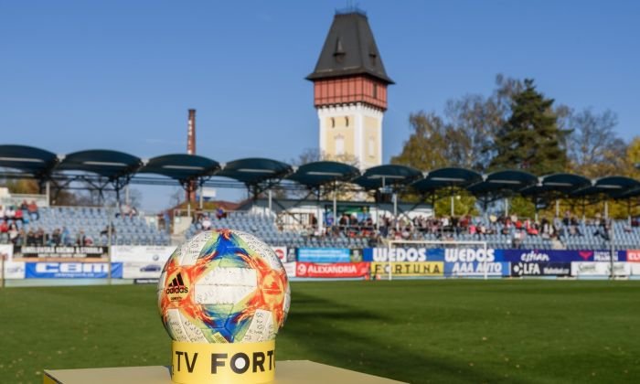 Fotbalisté Budějovic ukazují charakter. Rozváží seniorům nákupy