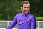 Kane nesouhlasí s názorem UEFA, sezonu by rád dohrál dříve. Jak se dívá na svou budoucnost u Spurs?