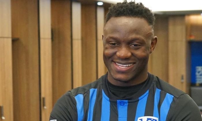 Wanyama opouští Premier League a praktiky Mourinha mění za filozofii Henryho