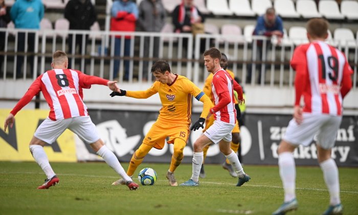 Dukla vstupuje do jara vysokou prohrou s Žižkovem, Jihlava si poradila s Třincem, nezaváhaly ani první Pardubice