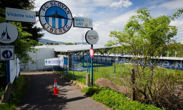 Liberec opravuje hlavní tribunu. Rekonstrukce hrací plochy se však může odložit...