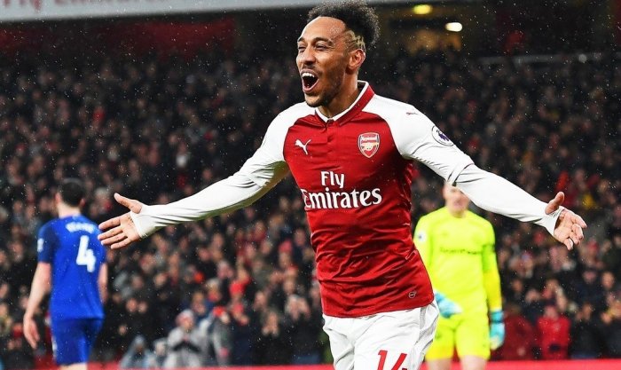 Arsenal ztratil i poslední naději, Auba chce do Španělska