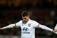 Lyon potěšil anglické velkokluby. Aouar je k mání