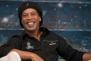 Ronaldinho ukázal na tři nejlepší hráče všech dob, Messimu se za absenci musel omluvit