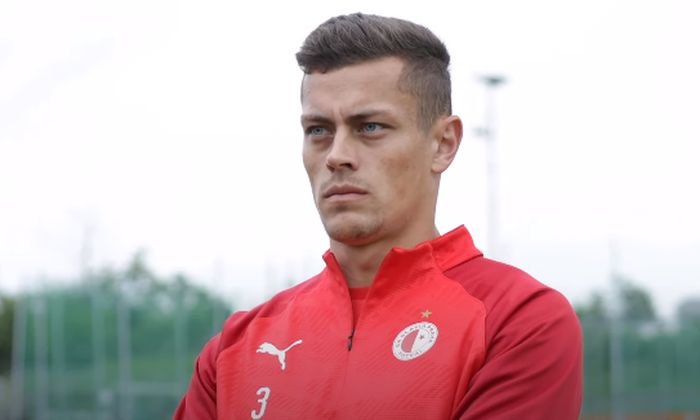 Slavia zkouší hru na tři obránce. Proti některým týmům se to může hodit, myslí si Holeš