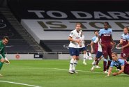 Souček smolným vlastním gólem zařídil výhru Tottenhamu, Lišky se znovu protrápily k bodu