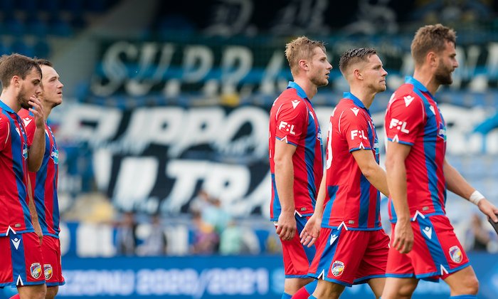 Plzeň dostala nařezáno na Slovácku, vršovické derby ovládla Slavia