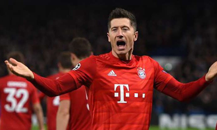 Hráč roku Lewandowski předčil Neuera i De Bruyneho, cenu prezidenta UEFA získal bývalý hráč Blues