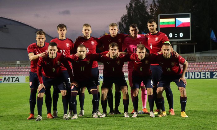 Lvíčata jsou stále ve hře o šampionát, hubenou výhru nad Litvou trefil Šašinka