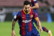 Madridské derby ovládl Real, Barcelonu spasil Messi