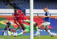 Liverpool přišel v derby o van Dijka a po rozhodnutí systému VAR i o vítězství