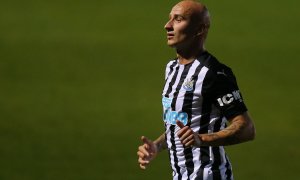 Bruce řeší nepříjemnost, Shelvey bude po operaci měsíc mimo hru