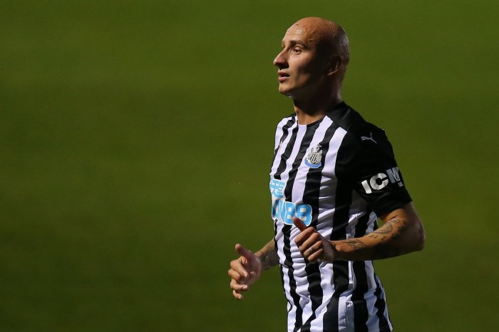 Bruce řeší nepříjemnost, Shelvey bude po operaci měsíc mimo hru