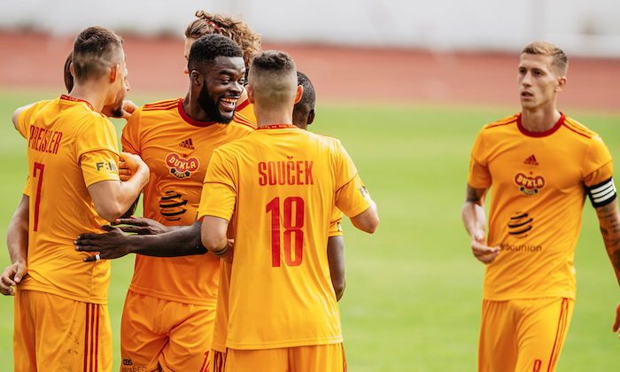 Lídr FNL Hradec podlehl Prostějovu, Líšeň zvítězila na Táborsku. Dukla zvládla derby s Žižkovem