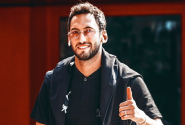 Na Old Trafford jsou lákáni Calhanoglu i Dembélé. Kam by naopak mohli zamířit Van de Beek a Fred?