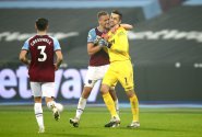 Souček s Coufalem své šance spálili, West Ham i tak vyhrál, Fernandes spasil Rudé ďábly