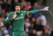 Čech si po roce a půl zachytá soutěžní zápas, Chelsea ho povolala do akce