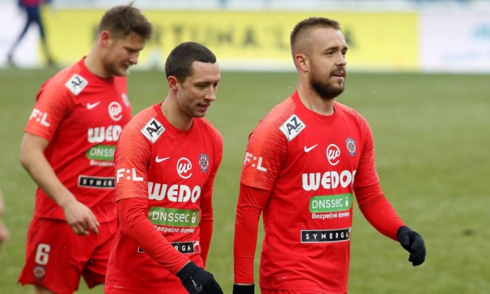 Pernica v Brně nadchnul povedeným debutem. S Dreksou mi to klape, ale Šural nás umí taky seřvat, říká zadák Zbrojovky