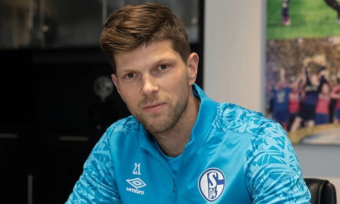 Tápající Schalke má v Bundeslize zachránit sedmatřicetiletý kanonýr Huntelaar