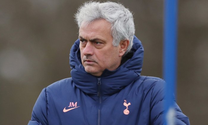 Tottenhamu se nedaří, Mourinhovi prý hrozí vyhazov. Smutný by z něj ale být nemusel