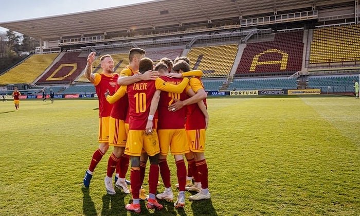 Hradec předvedl ve východočeském derby famózní obrat v posledních 10 minutách, Dukla proti Blansku splnila povinnost