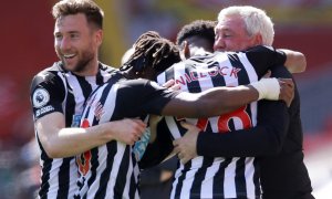 Newcastle si v odvetě zajistil historický postup, proti Southamptonu chytil gólovou slinu Longstaff