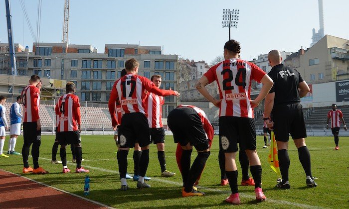 Oddlužená a stabilizovaná Viktoria Žižkov nemá kde hrát. Pokud ztratí licenci, čeká ji pád níž...