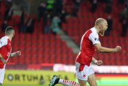 Slavia po dalším zaváhání Sparty slaví titul, Jablonec i v deseti obral o body Olomouc