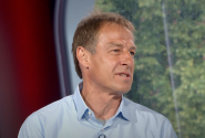 Dlouho volný Klinsmann se nabízí Tottenhamu. Předseda Levy mu může kdykoliv zavolat...