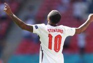 Sterling bude jednat o nové smlouvě až po Euru. Ve hře jsou i překvapiví zájemci