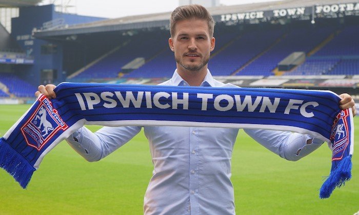 Zádrhel v pohádce, Hladký nemá po postupu do Premier League novou smlouvu. Chci chytat za Ipswich, přesvědčuje