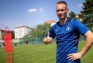 Obří lazarety ve Slavii, ve Spartě i v Plzni.  Je to normální? Na začátku sezony? Co dělají v klubech špatně?