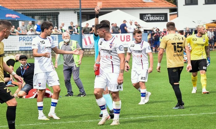 LFA zahájila disciplinární řízení kvůli brněnskému derby a fanouškovi na hřišti