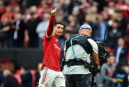 Ronaldo má problém. Po prohře s Evertonem si “vybil” frustraci na fandovi Karamelek a jeho mobilu