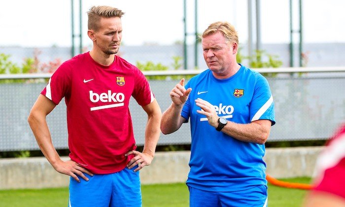 Jen v této zemi můžete dostat červenou za úplnou blbost, nadává Koeman po dalším nezdaru Barcelony