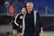 Podrážděný Mourinho: Existuje důvod, proč vyděláváme mnohem víc než novináři!