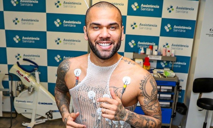 Alves v průšvihu. Držitele 42 trofejí čeká v případu sexuálního napadení v Barceloně soud