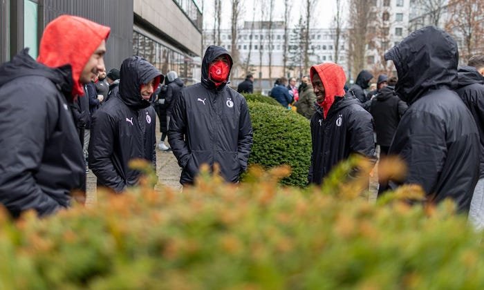 Naděje staroslávistů, že Benešův a Masarykův klub, ničený komunisty, koupí od Číňanů Američané, zhasly