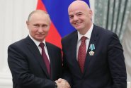 Šéf FIFA a Putinův přítel Infantino se může radovat: španělský sudí a UEFA pomohli vyřadit Ukrajince z MS