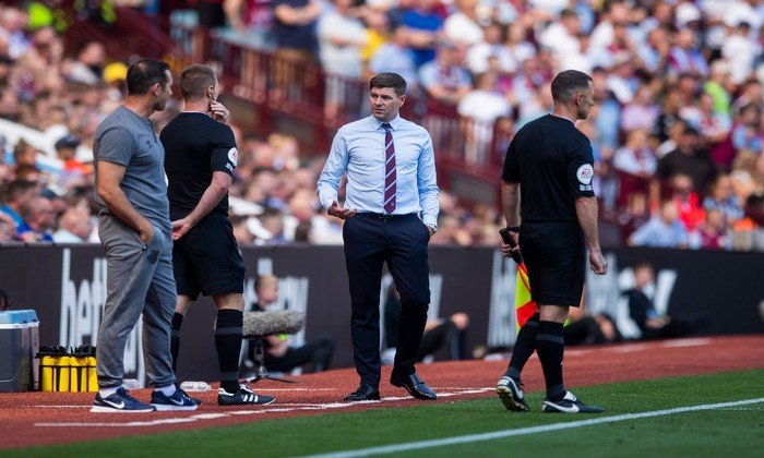 Bývalý asistent Gerrarda je nově spojován s Rangers. Opustí lavičku QPR?